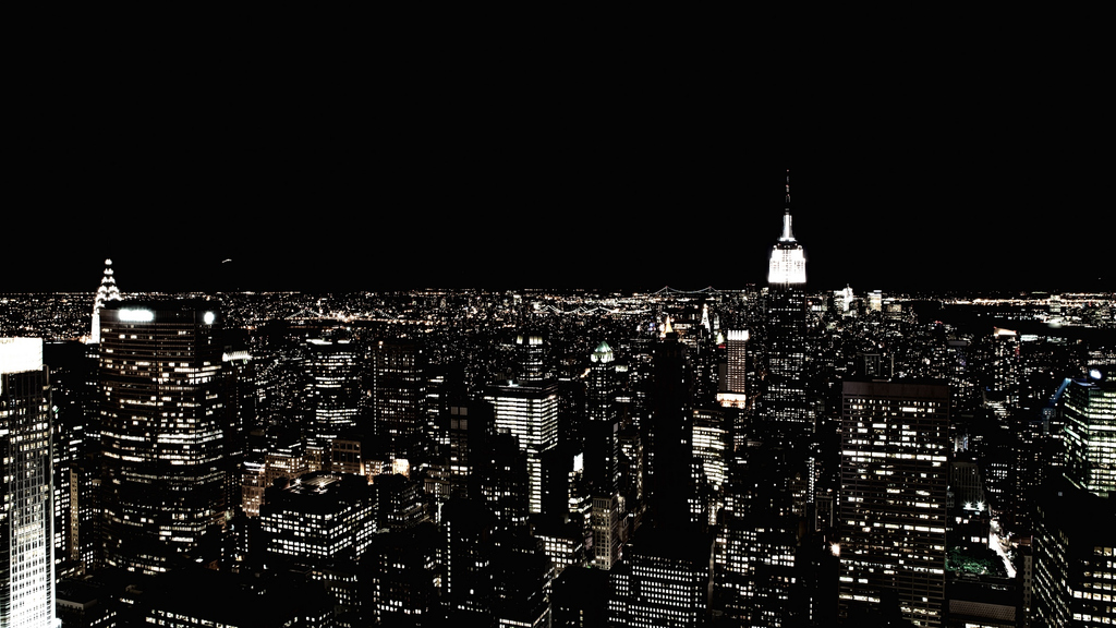 Bạn đang muốn tìm kiếm hình ảnh nền thành phố New York đen trắng độ phân giải cao để tăng sức sống cho màn hình máy tính của mình? Hãy tải ngay hình ảnh tuyệt đẹp này tại địa chỉ của chúng tôi. Với độ phân giải 1024x576 pixel, bạn sẽ có được khung cảnh tuyệt đẹp của thành phố bất tử mỗi khi bật máy tính lên.