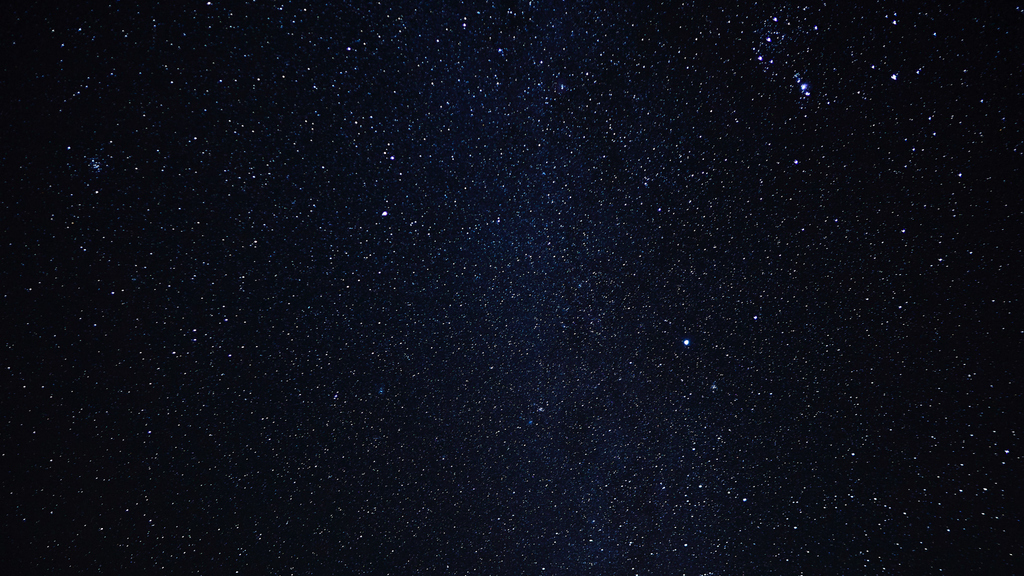 Hình nền ngôi sao trên nền đen: Bầu trời đêm tràn ngập những ngôi sao lấp lánh, tạo nên một cảm giác tuyệt vời của sự lãng mạn và yên bình. Hãy đưa chúng vào hình nền để tạo nên không gian trang trí đặc biệt cho máy tính của bạn.