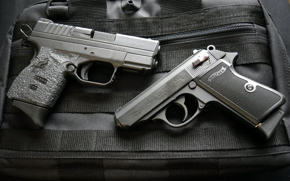 Обои Springfield Xds 9mm Walther Guns 1600x900