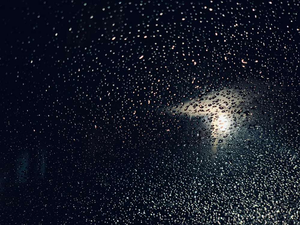 Wallpaper Raindrops on the windshield 1280x720