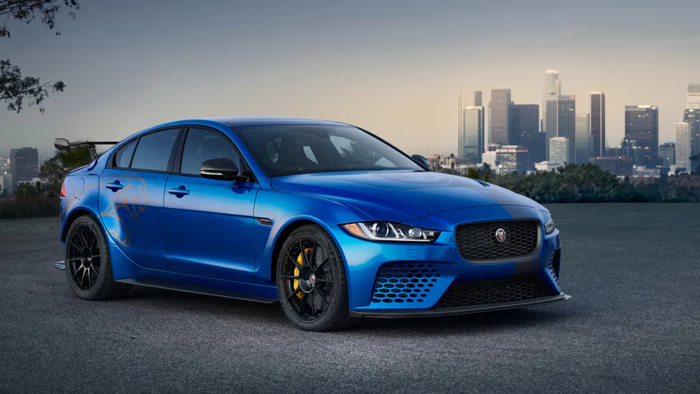 Обои Автомобиль 2400x1350